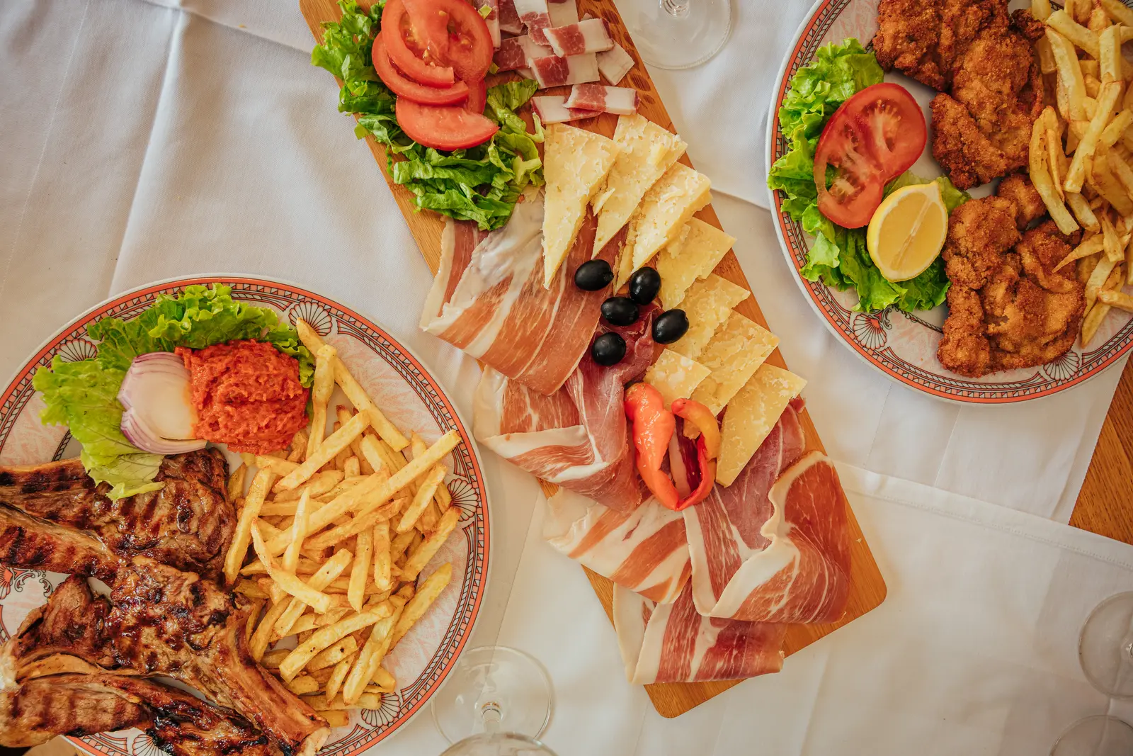 Instagram — Restoran Hajduk