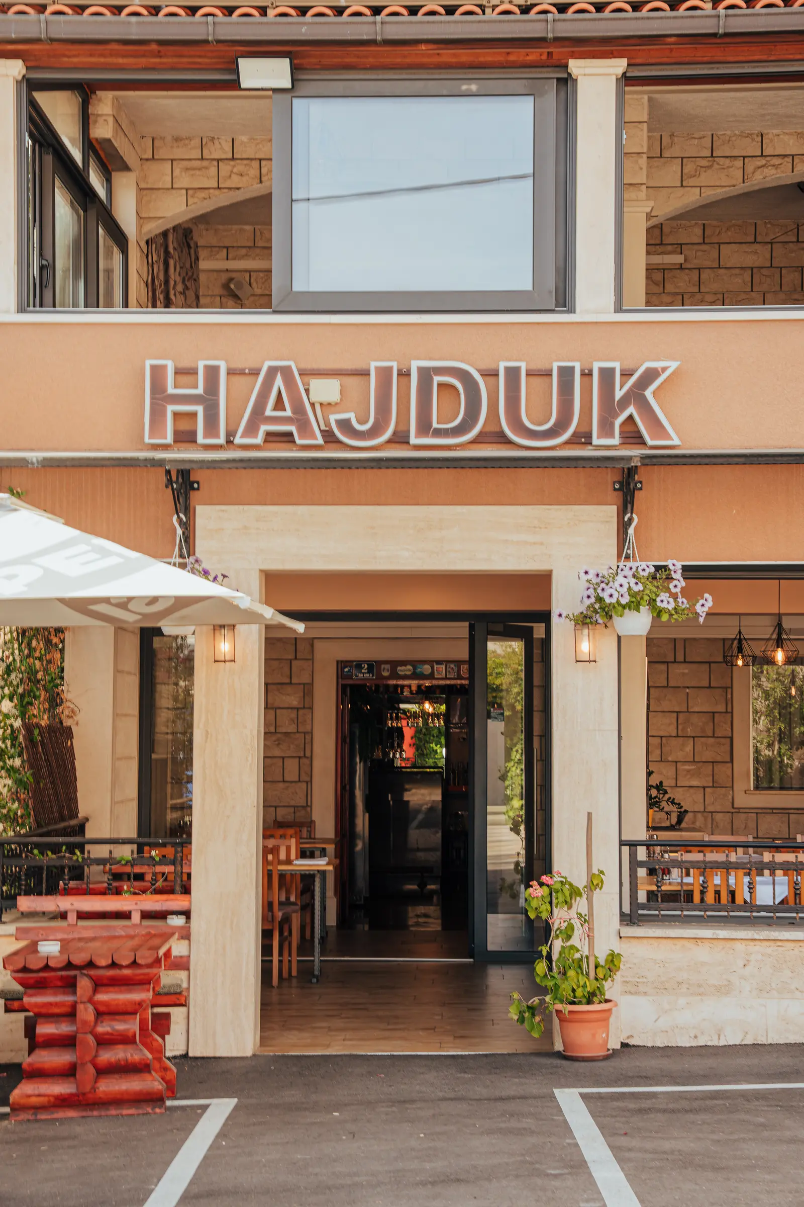 Restoran Hajduk — fasada u Klisu